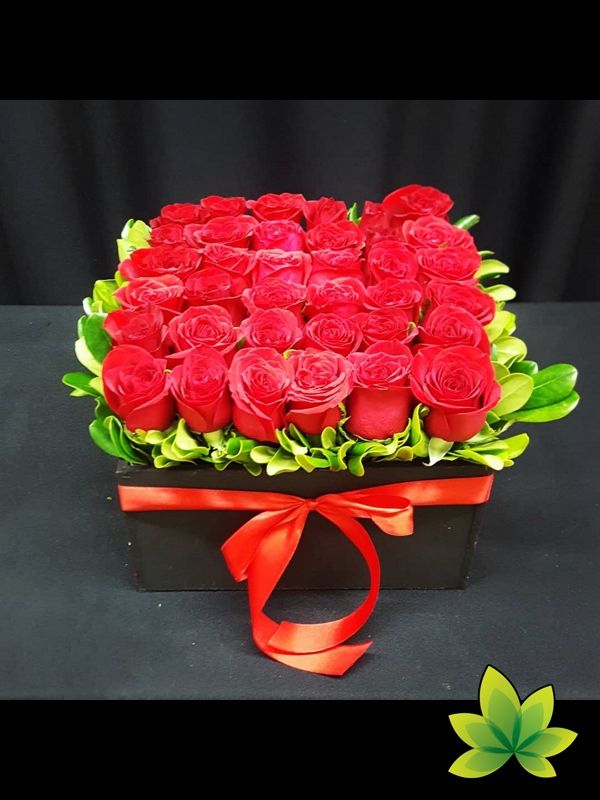 Caja de madera con 36 rosas rojas - Florería Oli La Piedad